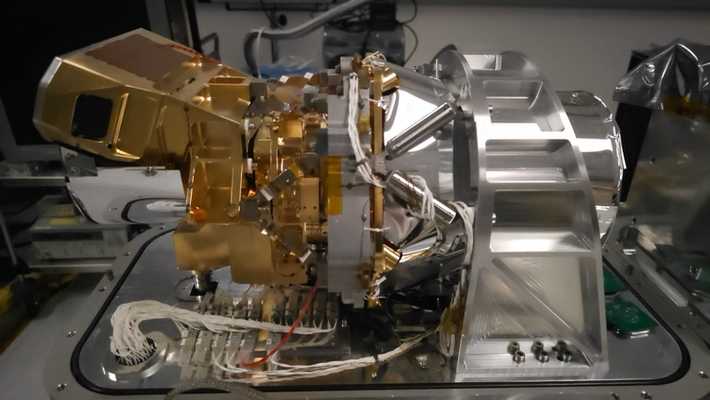 Image of the AVIRIS-5 instrument